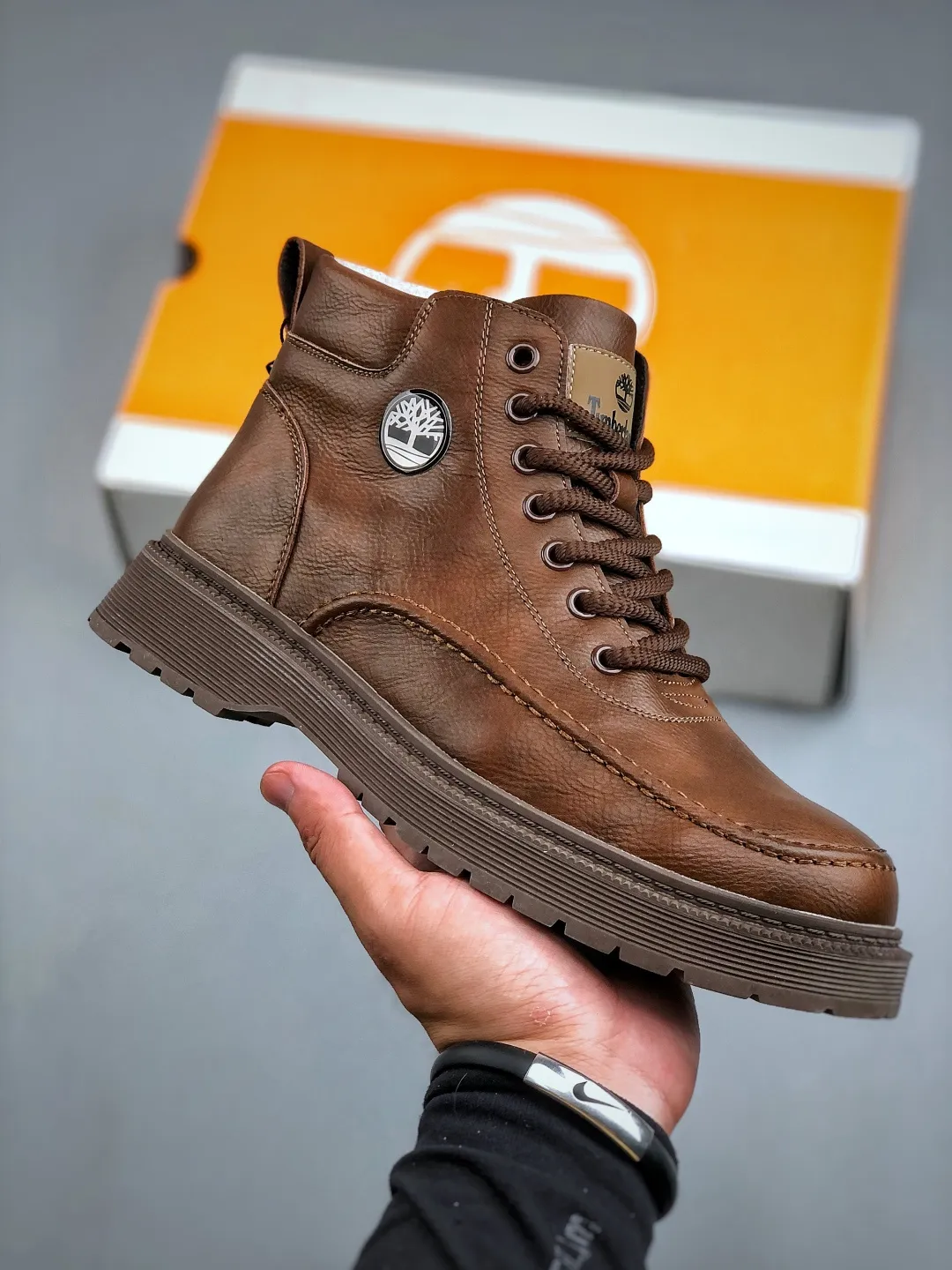 💰480 /Timberland Timberland/Timberland classic model 25ss new high-top, classic re-creation, brand new upgrade, Guangdong factory quality, original box and original packaging, the fabric is made of Italian top frosted cowhide, with anti-odor and anti-corrosion genuine leather latex insoles, giving you a perfect wearing experience. High-quality and durable, a must-have for sportsmen. Specializes in not looking handsome. High-quality, first-class foot feel. Exclusive supply. Item number: TB23066 Size: 38-44